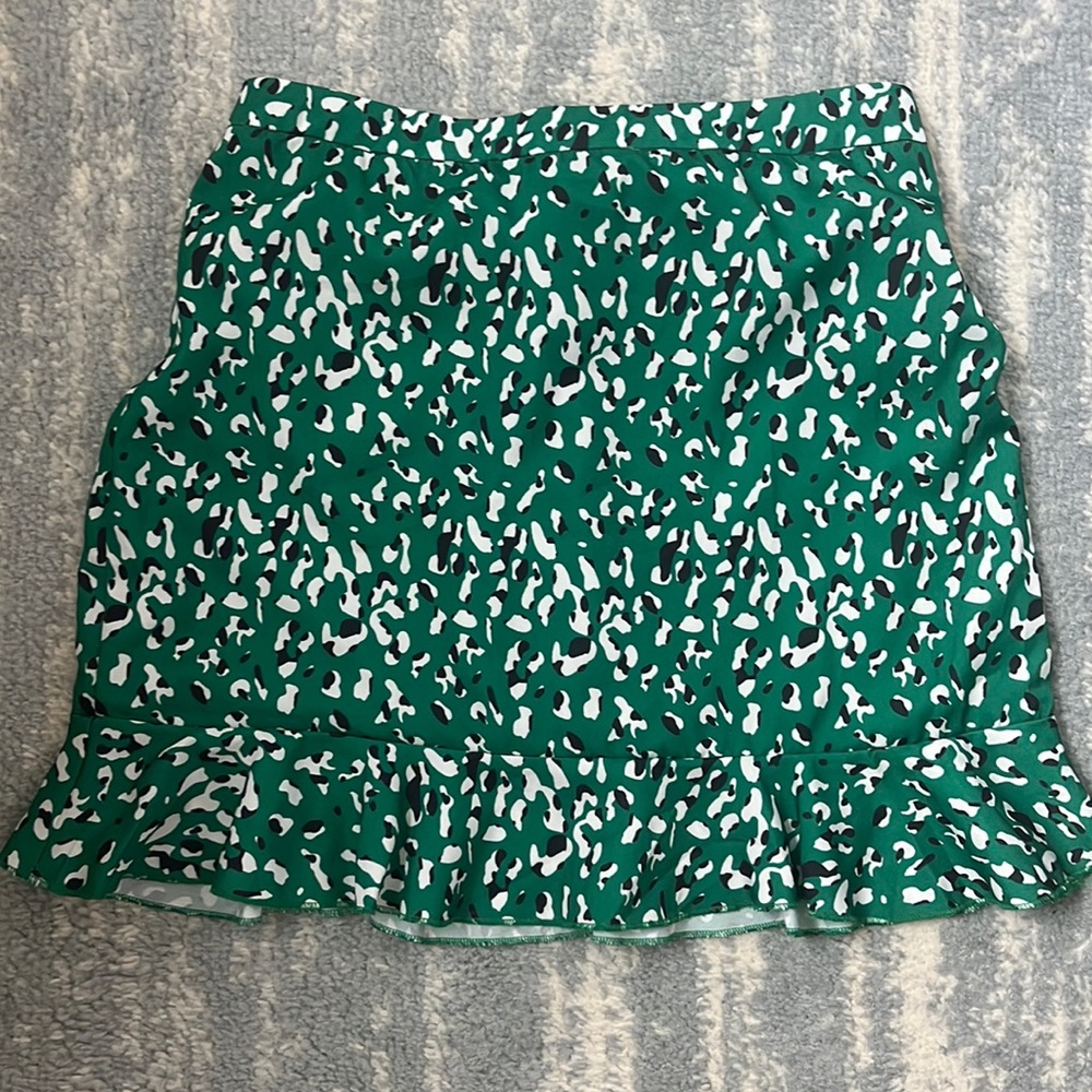 Flouncy mini skirt from Superdown! Great condition - Size Small